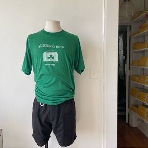 🍀🍀Vintage Houston’s Shamrock Hilton graphic T Shirt Green Houston TEXAS